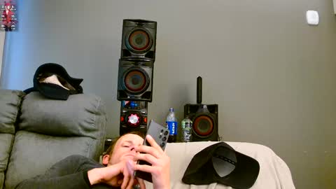 Snapshot of dilldough405 chatting on January 1, 2025, 8:15 pm Dilldough405 online show from January 1, 2025, 8:15 pm