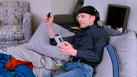 Snapshot of dilldough405 chatting on February 22, 2025, 5:12 am Dilldough405 online show from February 22, 2025, 5:12 am