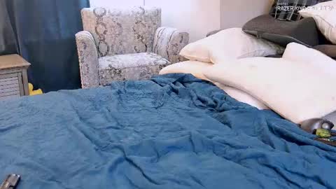 Snapshot of dilldough405 chatting on September 19, 2025, 3:02 pm Dilldough405 online show from September 19, 2025, 3:02 pm