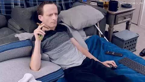 Snapshot of dilldough405 chatting on September 24, 2025, 8:17 am Dilldough405 online show from September 24, 2025, 8:17 am