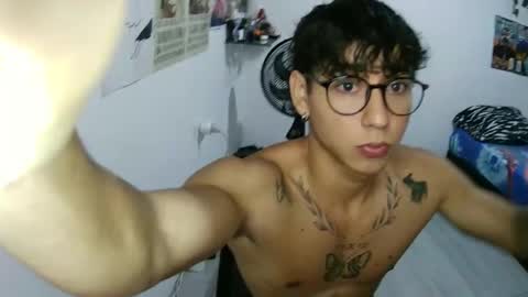 Snapshot of dillom420 chatting on December 3, 2025, 7:23 pm dillom420 online show from December 3, 2025, 7:23 pm