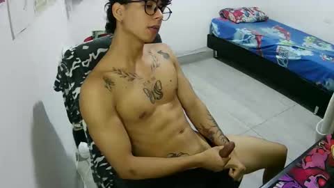 Snapshot of dillom420 chatting on December 15, 2025, 10:03 pm dillom420 online show from December 15, 2025, 10:03 pm