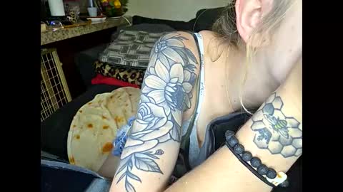 Sofie online show from April 27, 2026, 10:35 am