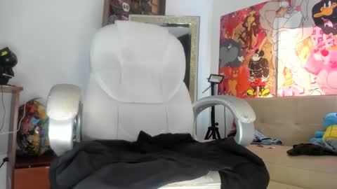 dimitry kyle mucle online show from November 9, 2025, 2:04 pm