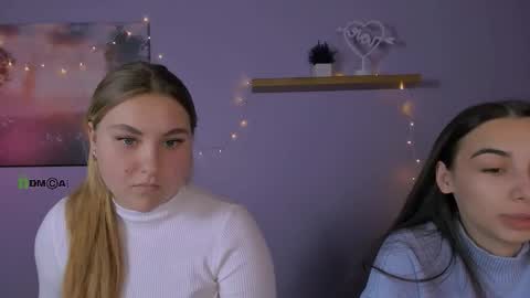 Snapshot of dina_bloom chatting on December 17, 2025, 12:44 pm dina_bloom online show from December 17, 2025, 12:44 pm