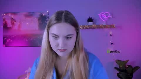 dina_bloom online show from December 19, 2025, 9:38 am