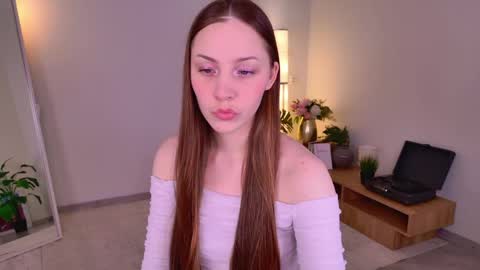Snapshot of dina_peach chatting on April 22, 2026, 6:05 am Dina online show from April 22, 2026, 6:05 am