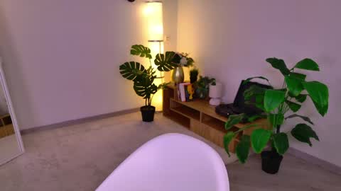Snapshot of dina_peach chatting on May 2, 2026, 5:56 am Dina online show from May 2, 2026, 5:56 am