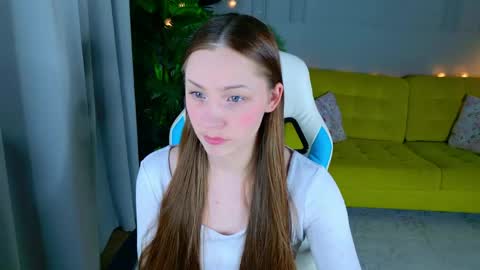 Snapshot of dina_peach chatting on May 9, 2026, 6:18 am Dina online show from May 9, 2026, 6:18 am