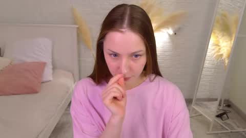 Snapshot of dina_peach chatting on June 6, 2026, 6:18 am Dina online show from June 6, 2026, 6:18 am
