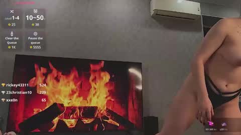 Snapshot of diora_vibe chatting on March 6, 2025, 8:16 pm Diora Sam online show from March 6, 2025, 8:16 pm