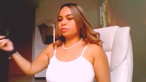 diosadeluniverso_ online show from December 2, 2025, 3:18 pm