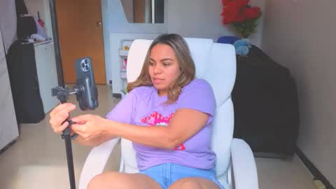 diosadeluniverso_ online show from December 18, 2025, 6:14 pm