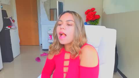 diosadeluniverso_ online show from December 21, 2025, 1:51 pm