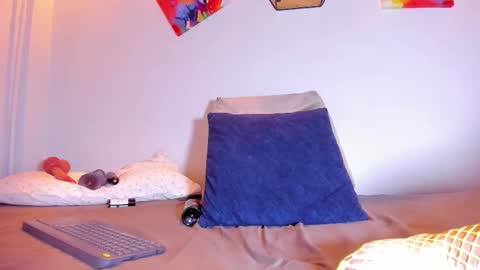 Karla  online show from December 16, 2025, 11:59 am