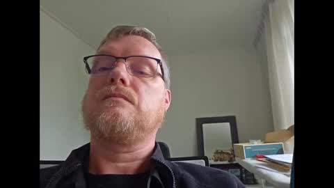 Snapshot of dirkkie1975 chatting on February 24, 2026, 1:31 pm dirkkie1975 online show from February 24, 2026, 1:31 pm