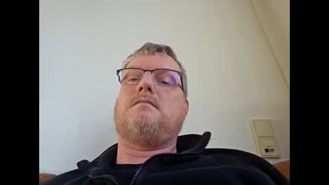 Snapshot of dirkkie1975 chatting on February 25, 2026, 10:03 am dirkkie1975 online show from February 25, 2026, 10:03 am