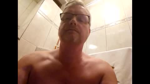 Snapshot of dirkkie1975 chatting on April 15, 2026, 10:21 pm dirkkie1975 online show from April 15, 2026, 10:21 pm