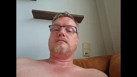 dirkkie1975 online show from May 31, 2026, 8:10 am