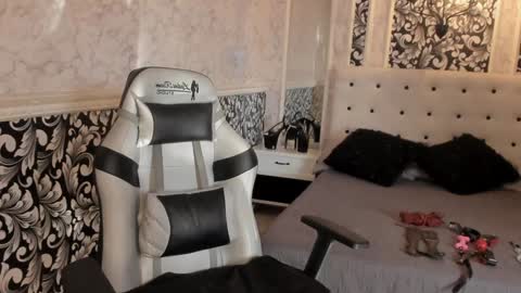 Violet online show from January 20, 2025, 8:50 pm