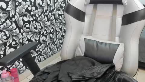 Violet online show from February 1, 2025, 12:29 am