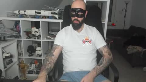 Robert online show from December 3, 2025, 4:27 pm