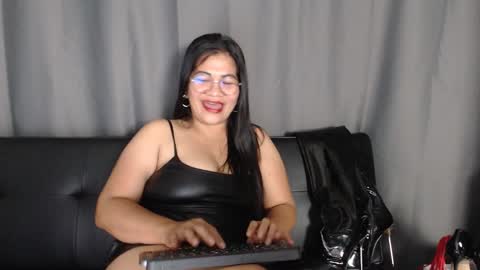 Snapshot of dirtyfungirl chatting on September 20, 2025, 5:14 pm LatexQueen online show from September 20, 2025, 5:14 pm