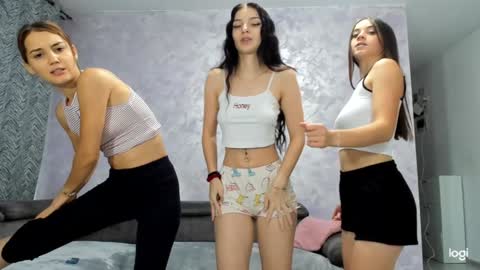 Gyna    Josie    online show from September 14, 2025, 11:15 pm