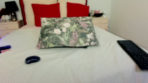 Chloe online show from April 8, 2026, 8:58 am