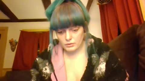 Snapshot of dirtyxhippie21 chatting on November 7, 2025, 3:17 am Crystal online show from November 7, 2025, 3:17 am