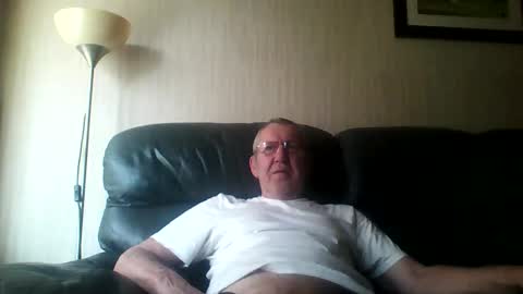 Snapshot of discovery63 chatting on May 19, 2026, 12:22 pm discovery63 online show from May 19, 2026, 12:22 pm