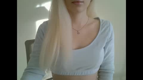 Snapshot of ditamilton chatting on February 7, 2025, 12:28 pm DitaMilton online show from February 7, 2025, 12:28 pm