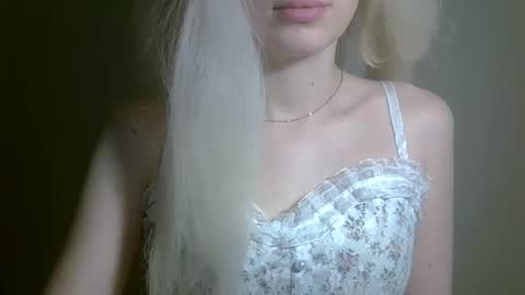 Snapshot of ditamilton chatting on October 25, 2025, 1:29 pm DitaMilton online show from October 25, 2025, 1:29 pm