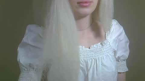 Snapshot of ditamilton chatting on October 28, 2025, 8:33 pm DitaMilton online show from October 28, 2025, 8:33 pm