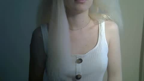 Snapshot of ditamilton chatting on November 1, 2025, 10:39 am DitaMilton online show from November 1, 2025, 10:39 am