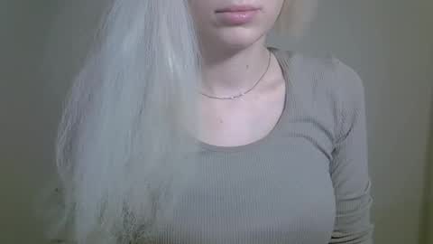 Snapshot of ditamilton chatting on November 3, 2025, 3:24 pm DitaMilton online show from November 3, 2025, 3:24 pm