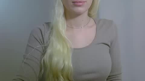 Snapshot of ditamilton chatting on November 15, 2025, 10:04 pm DitaMilton online show from November 15, 2025, 10:04 pm