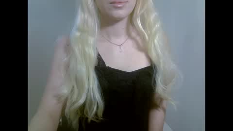 Snapshot of ditamilton chatting on November 21, 2025, 8:40 pm DitaMilton online show from November 21, 2025, 8:40 pm