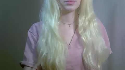 Snapshot of ditamilton chatting on November 30, 2025, 9:08 pm DitaMilton online show from November 30, 2025, 9:08 pm