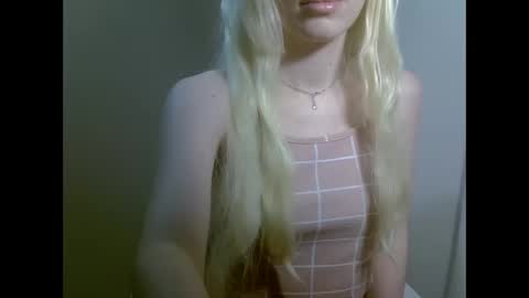 Snapshot of ditamilton chatting on December 5, 2025, 2:14 pm DitaMilton online show from December 5, 2025, 2:14 pm