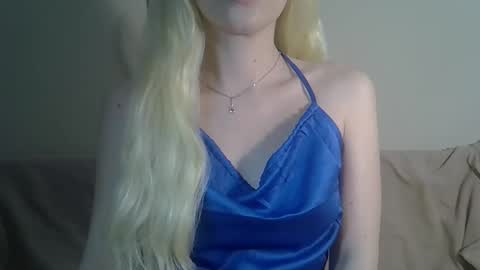 Snapshot of ditamilton chatting on December 15, 2025, 8:24 pm DitaMilton online show from December 15, 2025, 8:24 pm