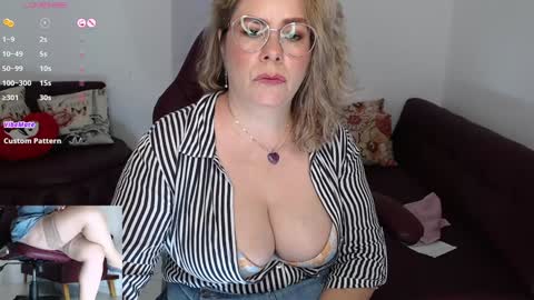 Snapshot of diva_milf chatting on January 9, 2025, 1:39 am Diva online show from January 9, 2025, 1:39 am