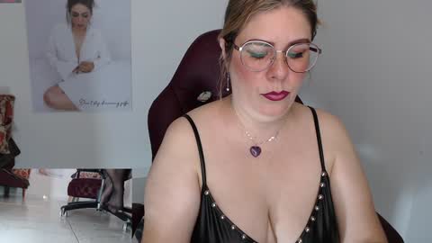 Snapshot of diva_milf chatting on January 19, 2025, 7:37 pm Diva online show from January 19, 2025, 7:37 pm
