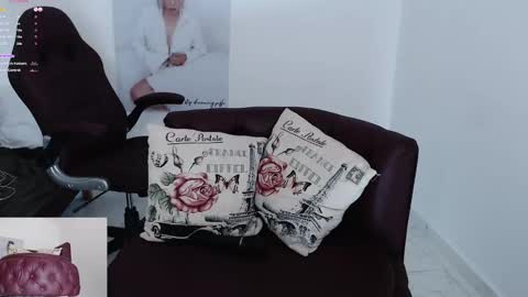 Snapshot of diva_milf chatting on January 23, 2025, 1:08 am Diva online show from January 23, 2025, 1:08 am