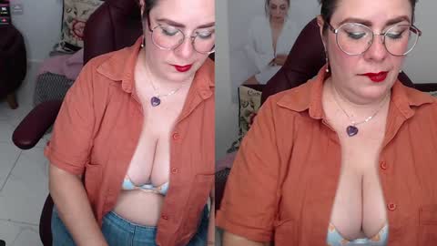 Snapshot of diva_milf chatting on February 9, 2025, 1:11 am Diva online show from February 9, 2025, 1:11 am