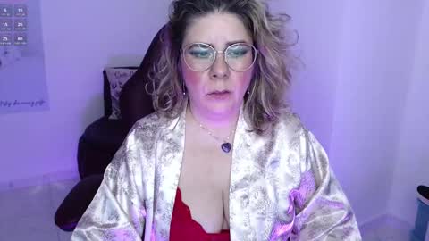 Snapshot of diva_milf chatting on February 15, 2025, 2:15 am Diva online show from February 15, 2025, 2:15 am