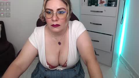 Snapshot of diva_milf chatting on February 22, 2025, 7:36 pm Diva online show from February 22, 2025, 7:36 pm