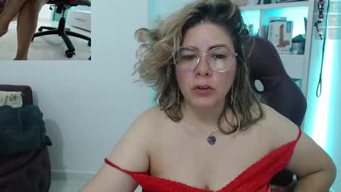 Snapshot of diva_milf chatting on February 23, 2025, 12:27 pm Diva online show from February 23, 2025, 12:27 pm