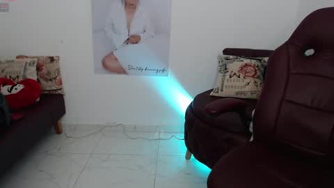 Snapshot of diva_milf chatting on March 4, 2025, 12:07 am Diva online show from March 4, 2025, 12:07 am