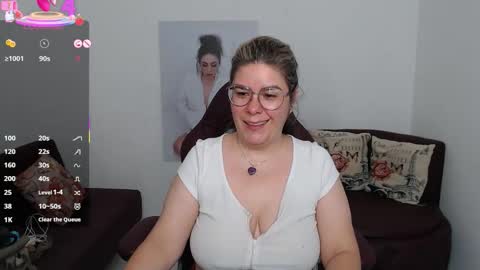 Snapshot of diva_milf chatting on November 8, 2025, 10:48 am Diva online show from November 8, 2025, 10:48 am